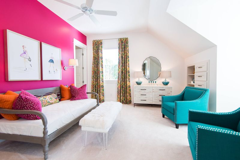 17 Colors You Should Never Pair With White, According To Interior Designers - Decor Hint Hot Pink