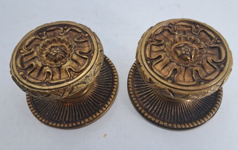 Collectors Take Note 8 Home Antiques Worth Holding Onto, And 8 To Let Go - Decor Hint Vintage Brass Fixtures