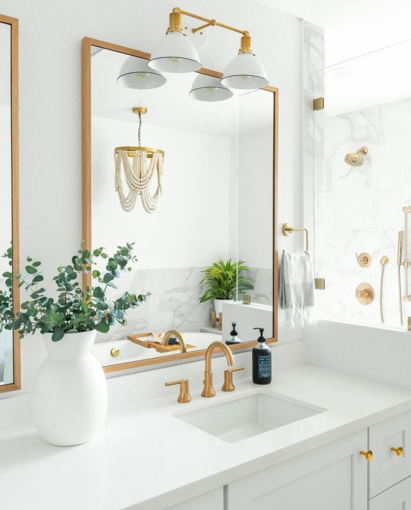 15 Farmhouse Trends Ohioans Will See Again In 2025 Plus 5 Already Taking Over - Decor Hint Matte Brass Fixtures