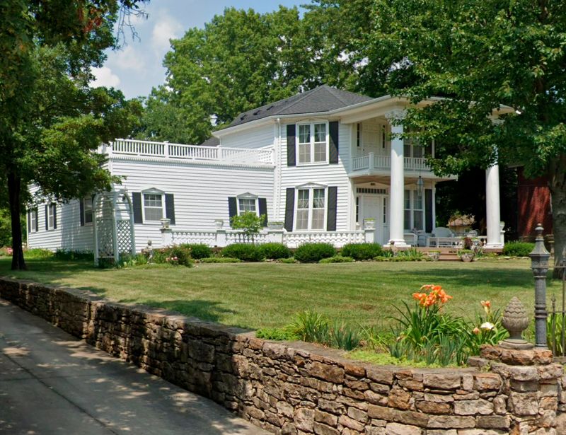 Missouri's Best-Loved Historic Home Styles For Instant Curb Appeal - Decor Hint Octagon Houses: Eight-Sided Wonders Of Innovation