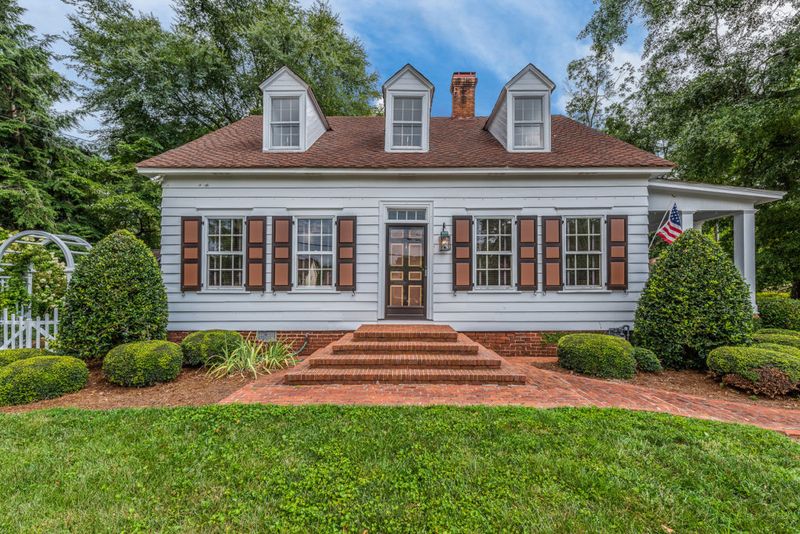 Exploring Marietta's History Through 13 Beautifully Preserved Home Exteriors - Decor Hint Whitlock Avenue Historic Home