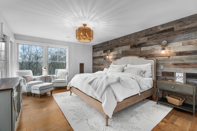 Minnesota DIYers' Weekend Projects That'll Make Your Home The Talk Of The Town - Decor Hint Reclaimed Barn Wood Accent Wall