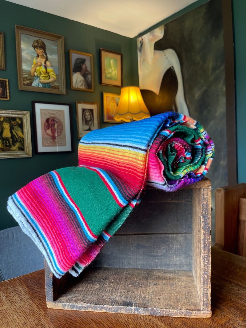 13 Nostalgic Texas Decor Trends You Rarely See Outside The South - Decor Hint Southwestern Serape Textiles