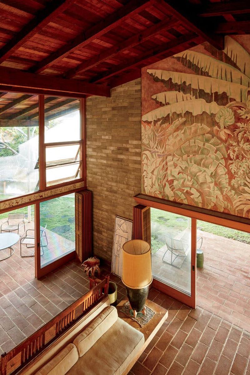 13 Home Staging Techniques Used In Hawaii That Can Transform A Room Quickly - Decor Hint Showcase Local Art