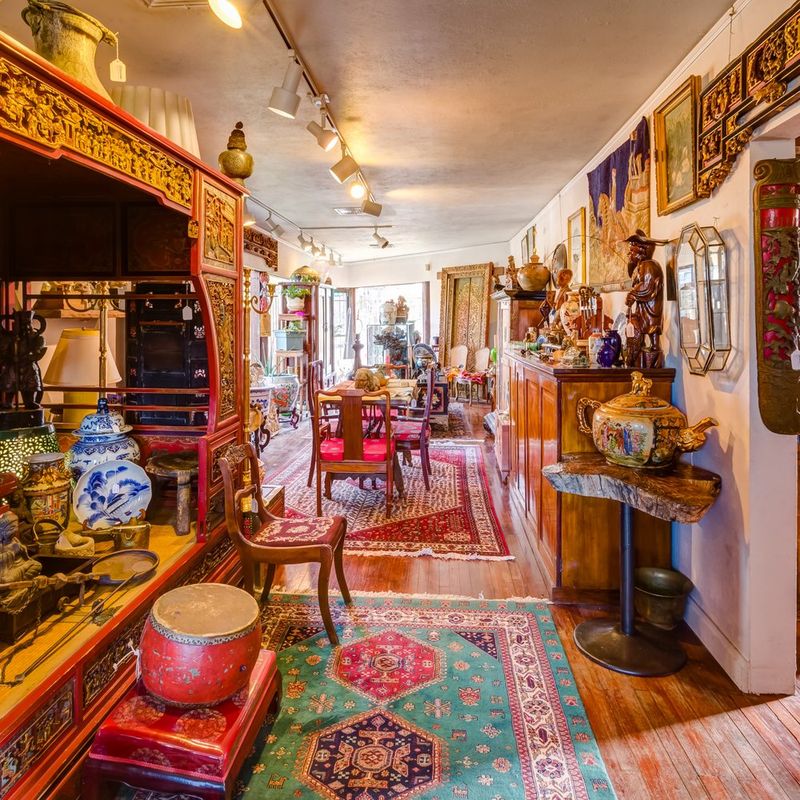 13 Ways Southern Style Adds Charm To Homes In Aurora - Decor Hint Antique Accent Furniture