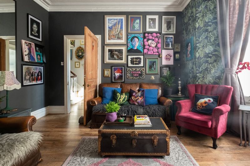 12 Simple Tips To Make Your Living Room Look Expensive And 10 Things You Should Avoid - Decor Hint Excessive Clutter And Decor