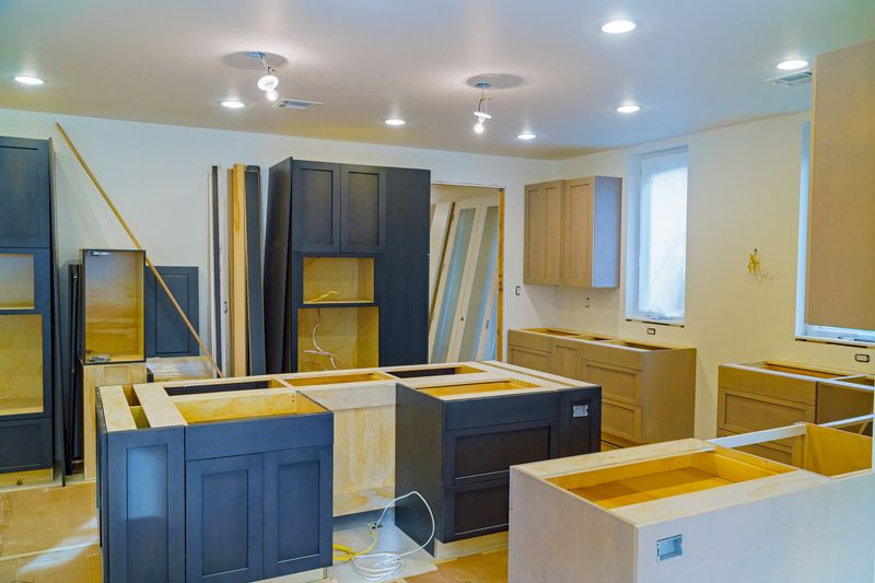 Avoid These 9 Kitchen Mistakes And Try These 9 Designer-Approved Fixes Instead - Decor Hint Poor Lighting Layout