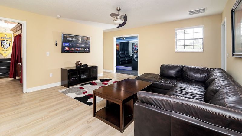 10 Sofa Colors Making Florida Living Rooms Look Dated And 10 That Refresh The Space - Decor Hint Black Leather Belongs in a Bachelor Pad