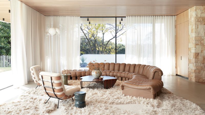 11 Popular Home Trends Interior Designers Say Will Age Well Plus 5 That Will Become An Evergreen - Decor Hint Window Treatments That Frame Views