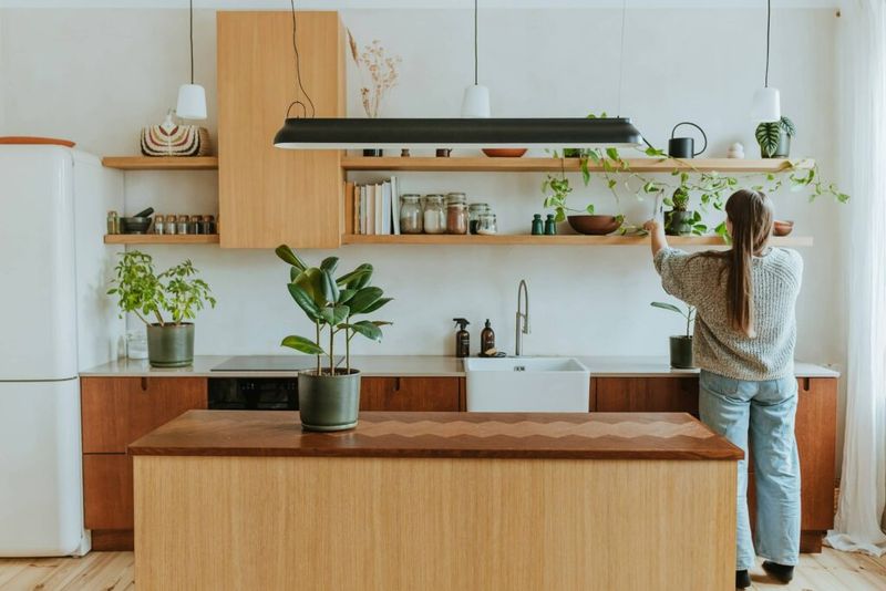 7 Things Tidy Homeowners Do Once A Week - Decor Hint Declutter Danger Zones