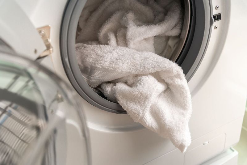 Why Vinegar Works Wonders On Towels Plus 4 Ways To Use It - Decor Hint Naturally Softens Fibers