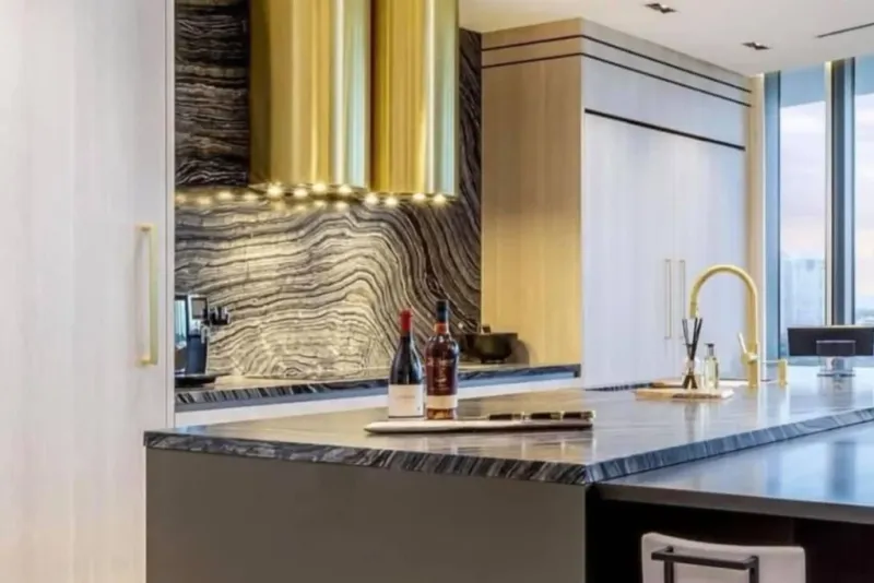 12 Kitchen Eyesores Designers Can't Stand (And 10 Features They Actually Love) - Decor Hint Statement Range Hoods