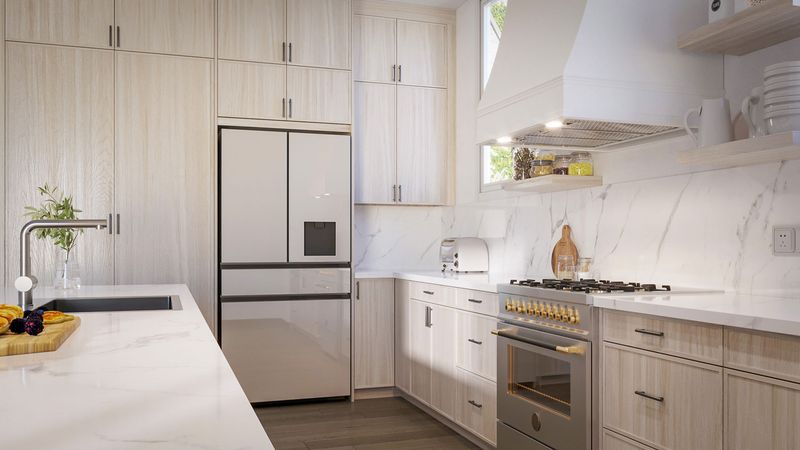 25 Old Fashioned '80s Kitchen Cabinet Trends That Everyone Wants In 2025 - Decor Hint Whitewashed Wood