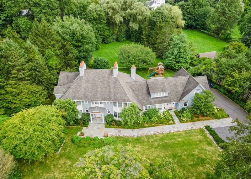 These 5 Connecticut Homes May Lose Value Fast But 7 Others Could Grow Even More - Decor Hint Homes Far From Public Transportation