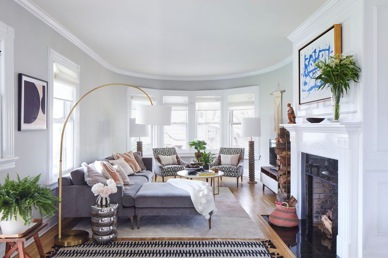 16 Small Living Room Makeover Ideas That Look Expensive (But Aren't) - Decor Hint Incorporate Metallic Accents
