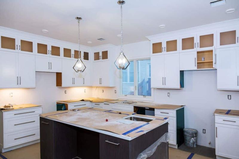 What Ohio Homebuyers Hate In Kitchens, 14 Design Flaws To Avoid - Decor Hint Upper Cabinet Overload