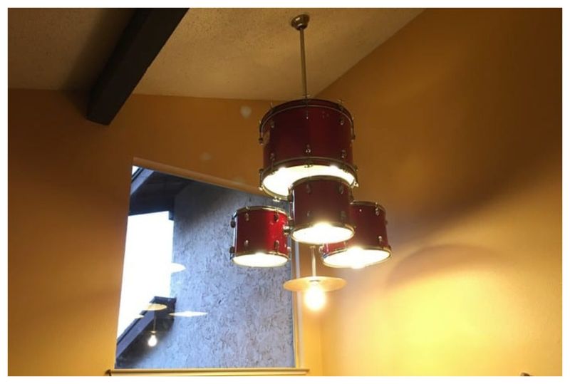10 Ideas For Nashville Homes That Blend Music City Style With Classic Charm - Decor Hint Vintage Microphone Light Fixtures