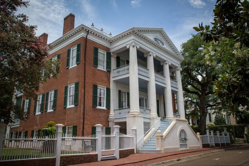 21 Secluded Mansions In Mississippi Featuring Centuries Of Craftsmanship - Decor Hint Choctaw Hall — Natchez, MS