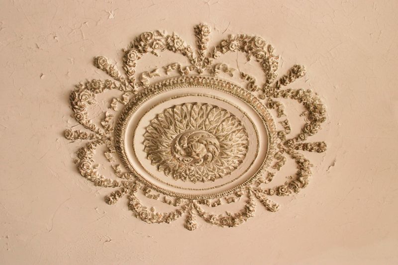 North Carolina Designers Say These 17 Styles Are Headed For Retirement - Decor Hint Heavy ceiling medallions