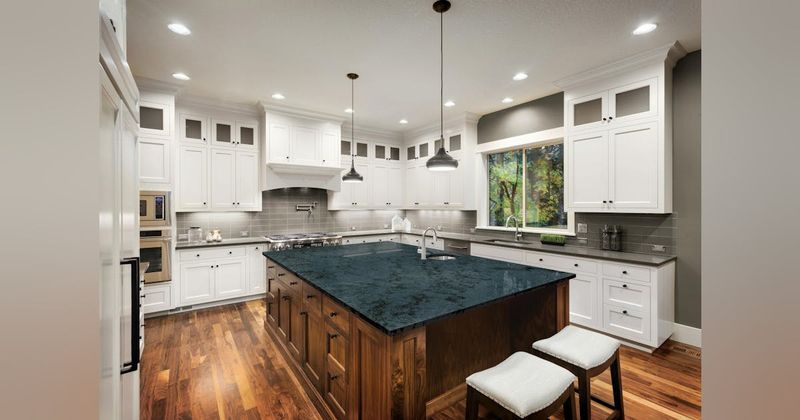 9 Kitchen Icks That Instantly Turn Off Homebuyers And 9 That Immediately Win Them Over - Decor Hint Poor Lighting Conditions
