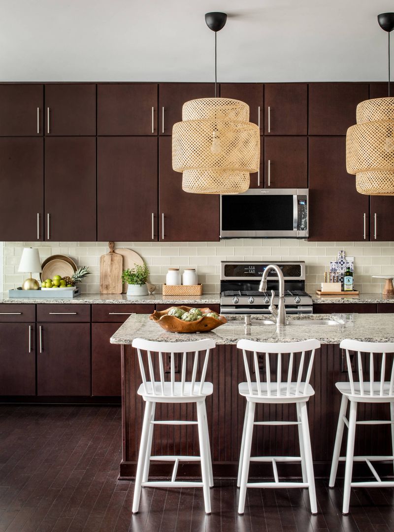 11 Kitchen Styles Falling Out Of Favor In Florida (And 11 That Are Here To Stay) - Decor Hint Dark espresso cabinets