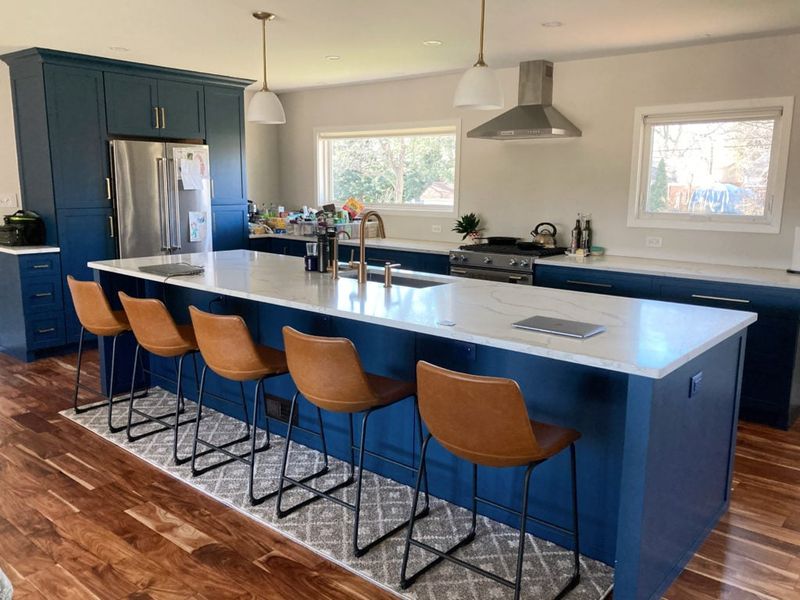 5 Kitchen Colors Going Out Of Style In Vancouver (And 7 Always On Trend) - Decor Hint Soft Navy