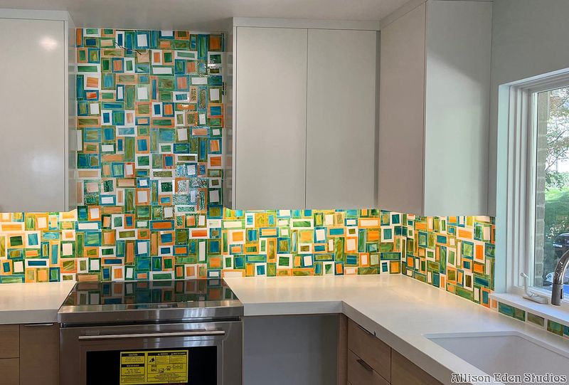 Utah Designers Say Goodbye To These 10 Kitchen Trends, And Hello To 11 Classics That Last - Decor Hint Tiny Mosaic Backsplashes Are Cracking Under Pressure