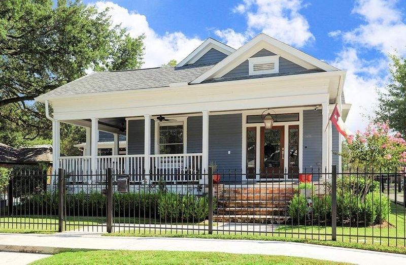 7 Timeless Exterior Designs Inspired By Old Houston Neighborhoods Plus 3 You Shouldn't Miss - Decor Hint Raised Southern Porches