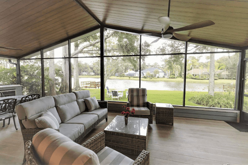 12 Stunning Outdoor Spaces Turning Heads Across Florida Neighborhoods - Decor Hint Screened-In Lanais For Bug-Free Relaxation