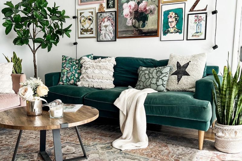 8 Gorgeous Couch Colors To Try And 3 More That Will Never Go Out Of Style - Decor Hint Emerald Green Brings the Outdoors In