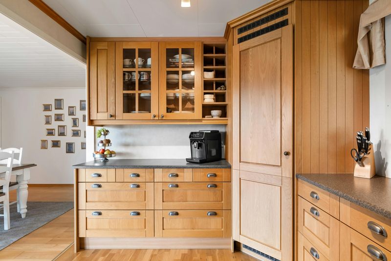Dated Oak Cabinets With Ornate Details