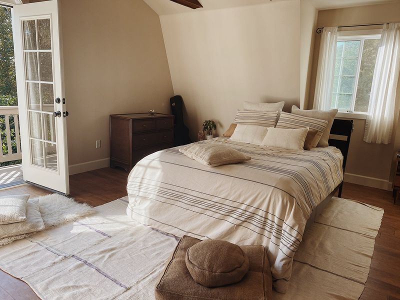 These 22 Bedroom Rug Ideas Complete The Perfect Sanctuary - Decor Hint Hemp Rugs