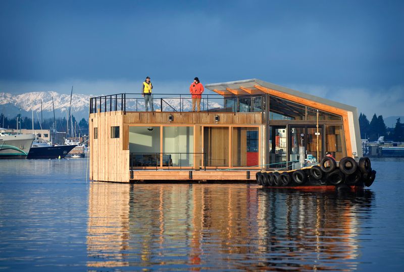 Houseboats: Floating Freedom
