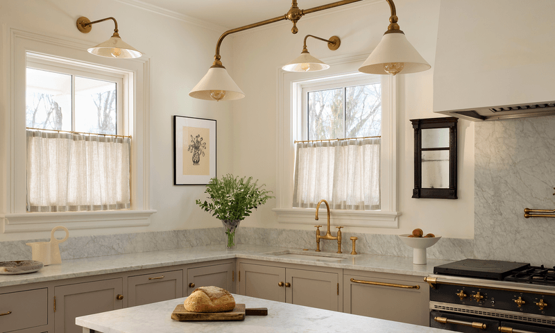 17 Retro Touches That Bring Back That Old-Fashioned Kitchen Warmth - Decor Hint Patterned Curtains Or Café Drapes