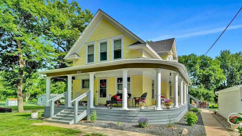 Georgia's Most Inviting Outdoor Spaces You'll Want To Copy ASAP - Decor Hint Madison's Historic Wraparound Porches