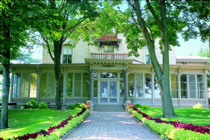 50 Photos Of Famous Historic Houses In Each US State - Decor Hint Villa Louis, Wisconsin