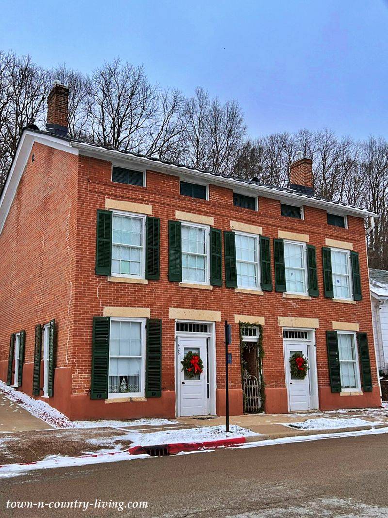 I've Watched Illinois Architecture Evolve And These 17 Styles Could Disappear By 2030 - Decor Hint Federal‑Style Townhomes