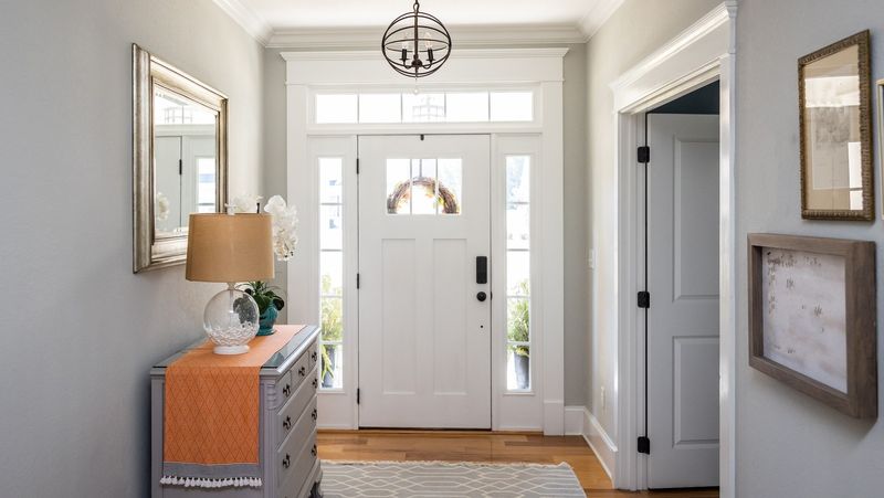 11 Home Styling Mistakes That Happen More Often Than You Think - Decor Hint Overlooking Entryways