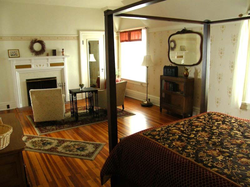 Guest Bedrooms And Private Bathrooms