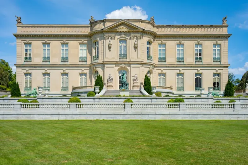 Inside 25 Luxurious Homes Of The Richest Gilded Age Families In USA - Decor Hint The Elms: Coal Baron's Classical Creation