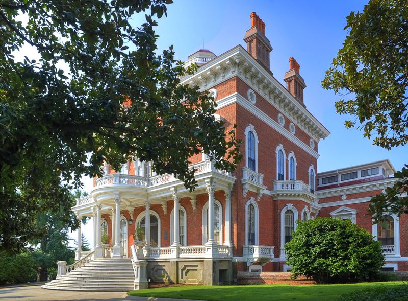 16 Antebellum Homes In The South You Shouldn't Miss - Decor Hint Hay House (Georgia)