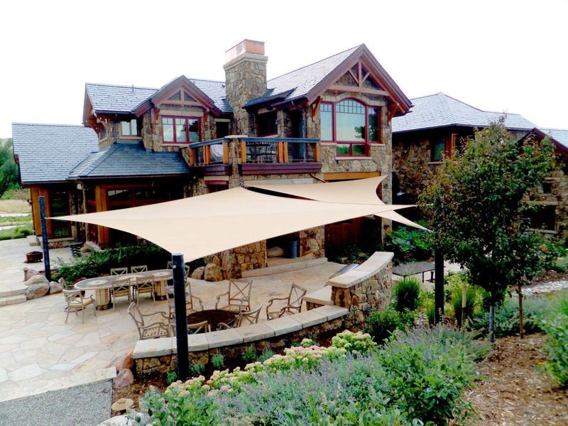 8 Desert-Inspired Exterior Design Ideas That Work Surprisingly Well In Colorado - Decor Hint Shade Sails and Ramadas