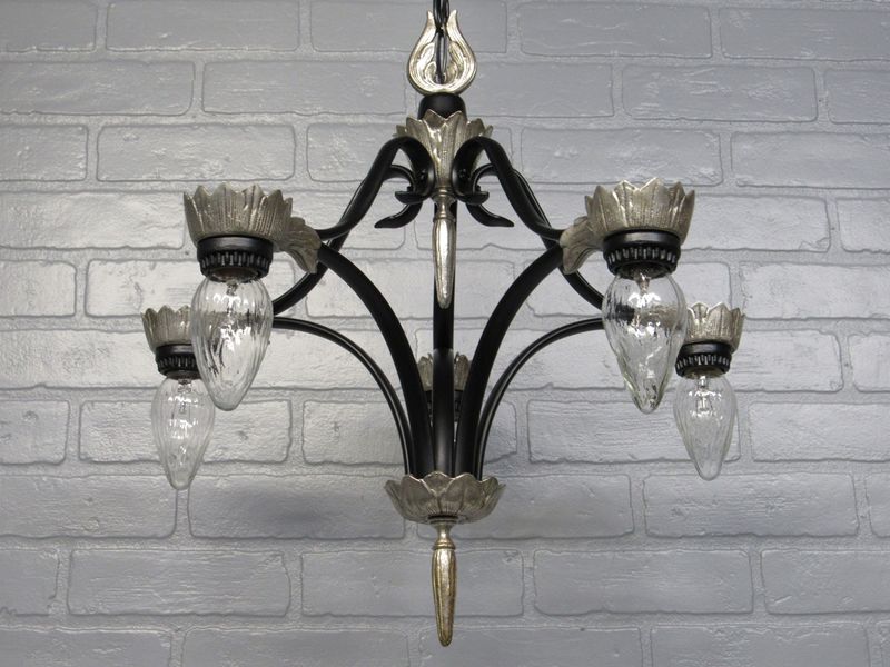 9 Antiques In Olympia Homes That Could Sell Big And 4 That Have Lost Their Luster - Decor Hint Art Deco Light Fixtures