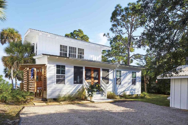 7 Coastal-Inspired Curb Appeal Ideas From Florida, And 5 Even Better Ones - Decor Hint Whitewashed Fences Create Instant Beach Vibes
