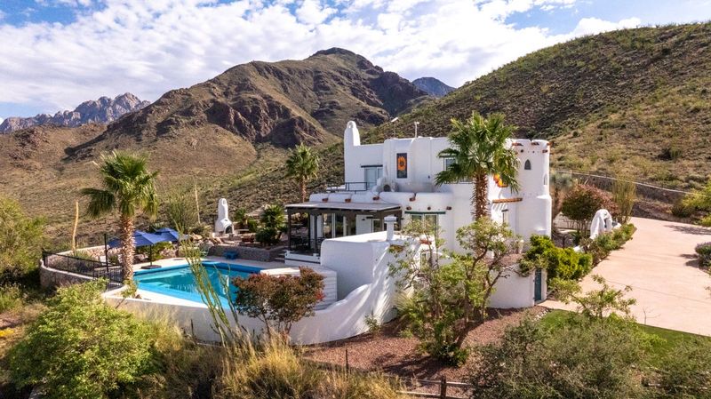 16 Secluded Texas Mansions Stretch Out In The Lone Star State - Decor Hint El Paso Adobe