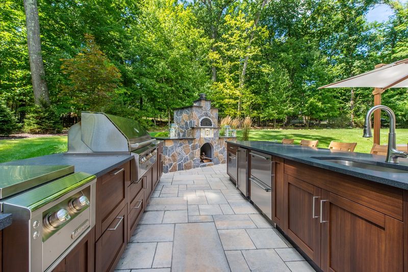 Turn Your Backyard Into A Paradise With These Beautiful Ideas - Decor Hint Outdoor Kitchen Dreams