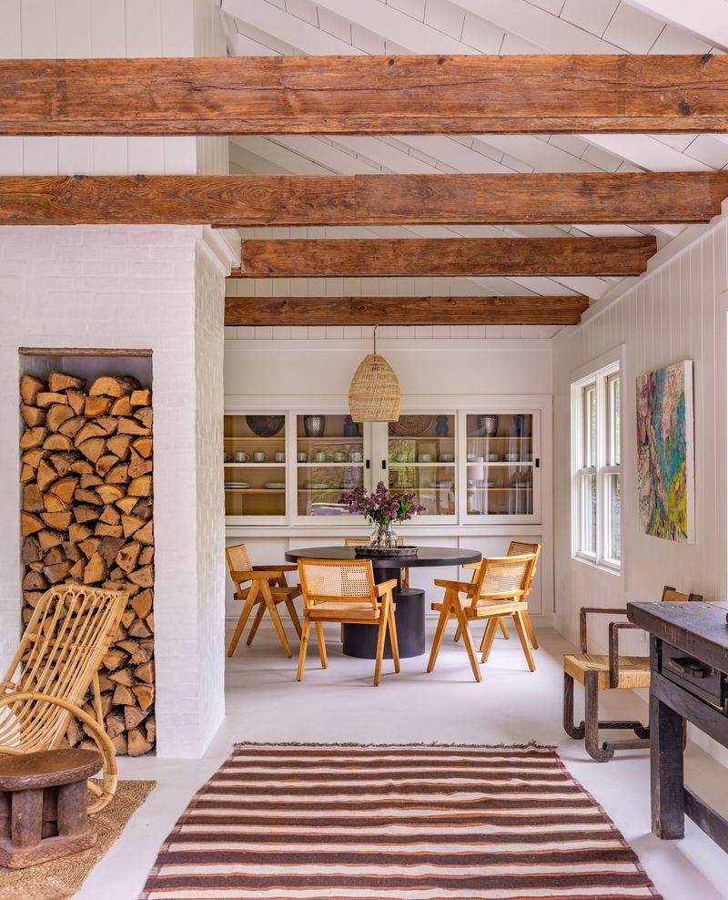 This Studio Cabin Is Small But Stunning 13 Features That Add Major Charm - Decor Hint Exposed Wood Beams