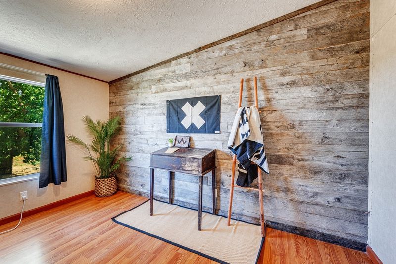 10 Lasting Decorating Trends That Bring Rustic Charm To Mississippi Homes - Decor Hint Reclaimed Barn Wood Accents