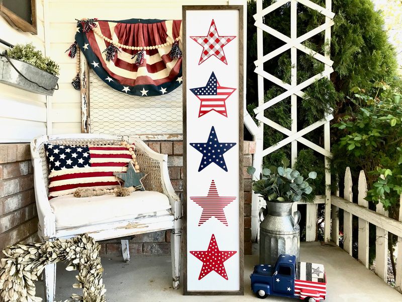 Make Your Fourth Sparkle With These 16 Red White & Blue Decor Tips - Decor Hint Patriotic Porch Signs