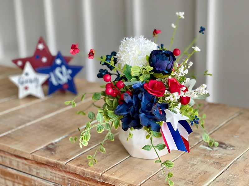 9 July 4th Decor Ideas (That Aren't Red, White & Tacky) - Decor Hint Wildflower Arrangements